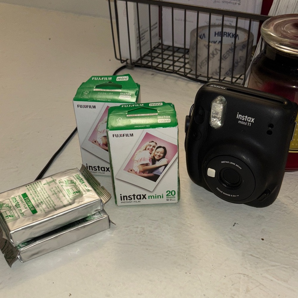 Fujifilm Instax Mini 11 Instant Camera - Midnight Black